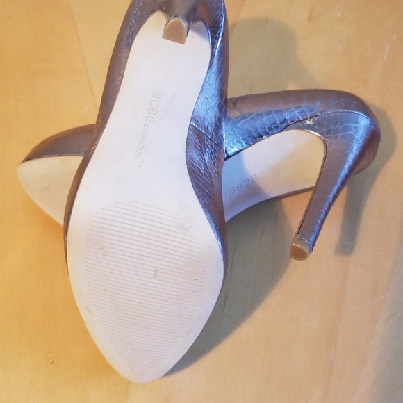 BCBG EVENING PUMPS - Picture 3 of 5